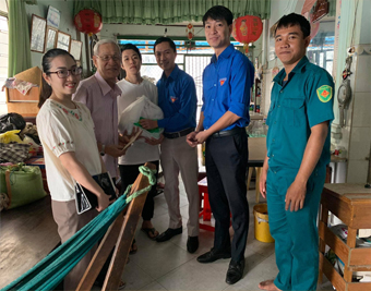 Đoàn Cơ sở Công ty thăm tặng quà hộ gia đình nghèo phường 7, thành phố Vũng Tàu nhân dịp tết Nguyên đán Tân Sửu 2021