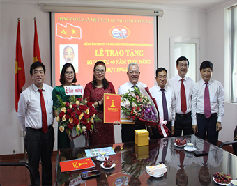 Đảng ủy IDICO-CONAC tổ chức Lễ trao tặng Huy hiệu 40 năm tuổi Đảng.