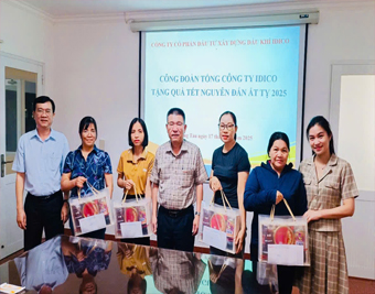 Công đoàn IDICO-CONAC trao tặng quà cho đoàn viên Công đoàn nhân dịp Tết Ất Tỵ 2025