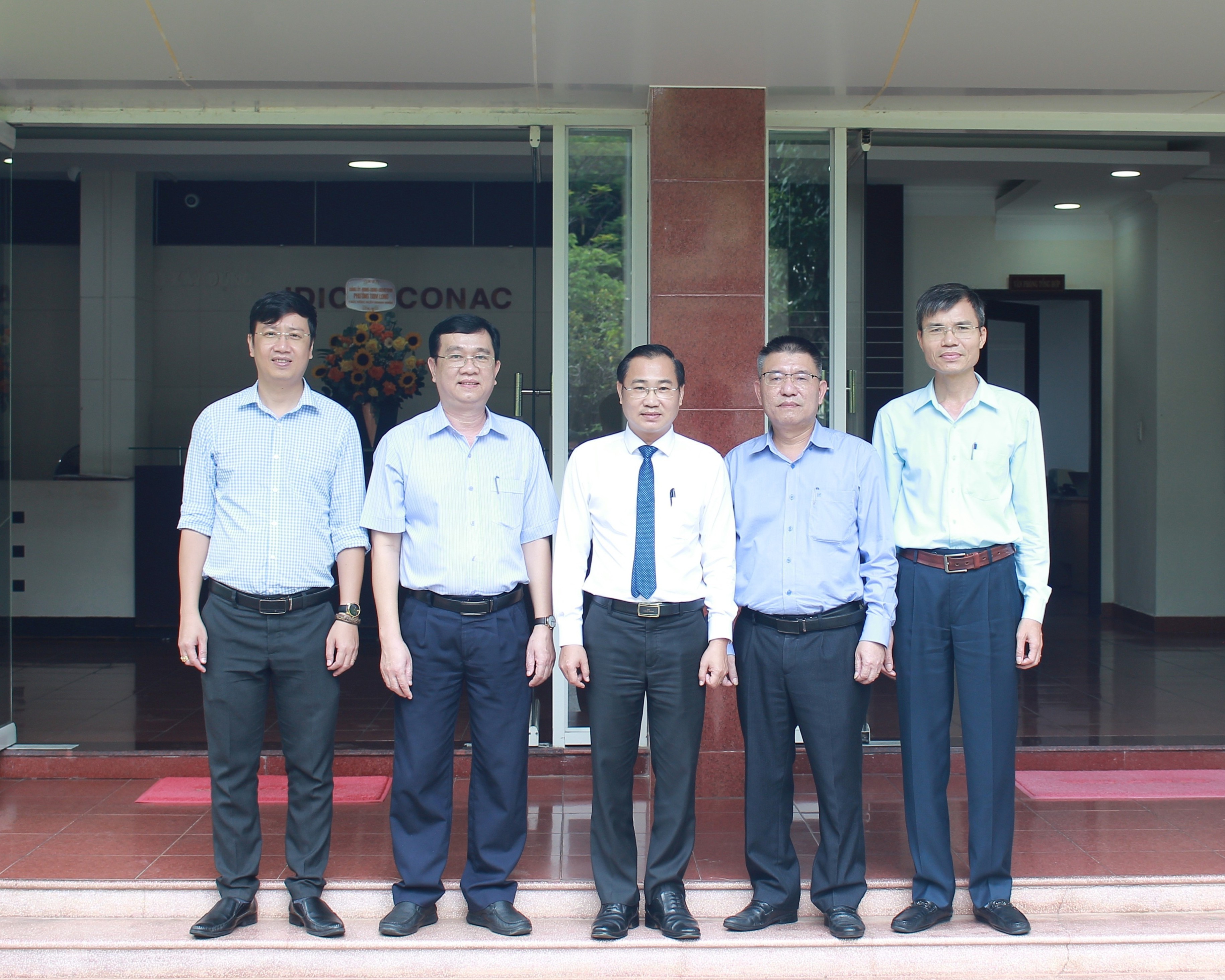 Đảng ủy, UBND phường Tam Thắng đến thăm và chúc mừng IDICO-CONAC nhân ngày Doanh nhân Việt Nam 13/10